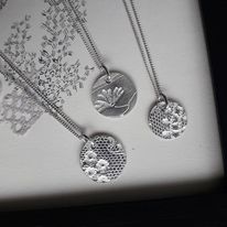 Fabriquez une bague ou des boucles d'oreilles en argent texturé